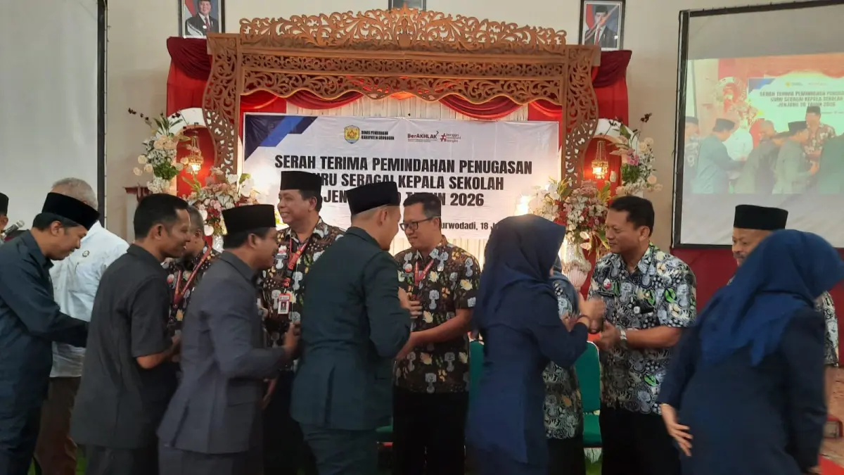 SERTIJAB: Dinas Pendidikan (Disdik) Grobogan saat melakukan serah terima jabatan pemindahan penugasan guru sebagai kepala sekolah.