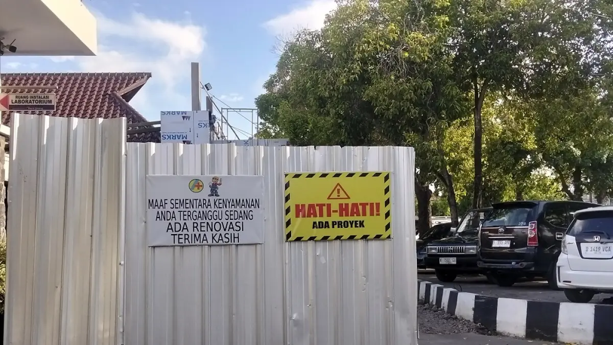 
DIBANGUN: Lokasi pembangunan di RSUD Soewondo Pati tertutup rapat belum lama ini.  (ANDRE FAIDHIL FALAH/RADAR PATI)
