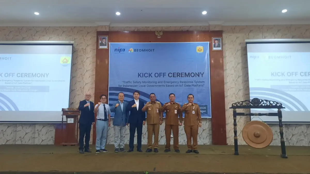 KICK OFF CEREMONY: Bupati Grobogan Setyo Hadi bersama National IT Industry Promotion Agency (NIPA) Republik Korea dan perusahaan teknologi PT Beomho Korea saat kick off ceremony.