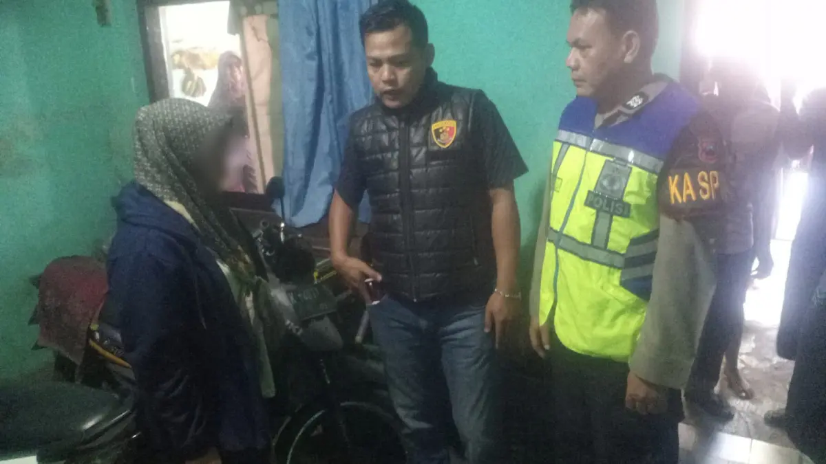 Terduga peuncuri uang di kios buah di Gribig, Kudus.
