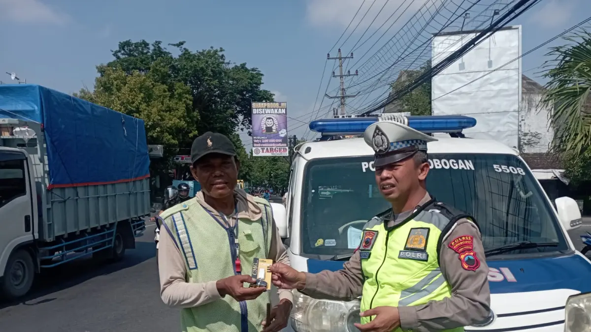 EDUKASI: Satlantas Polres Grobogan saat melakukan edukasi ke Supeltas di Getasrejo, Grobogan.