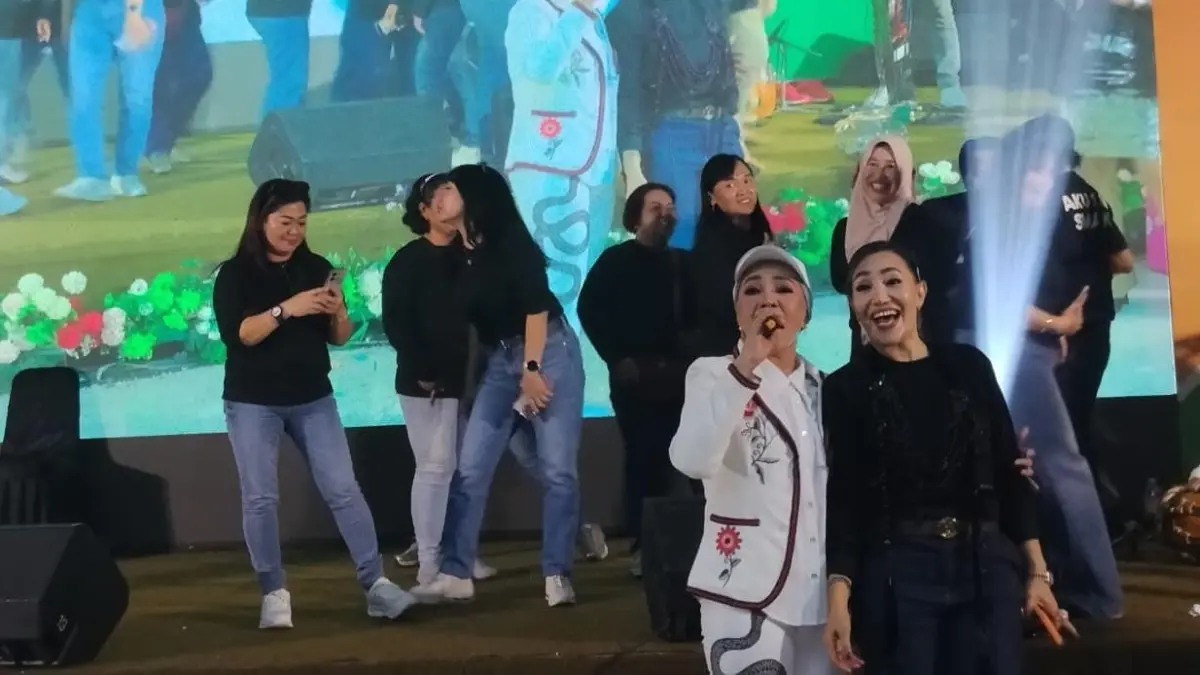 MERIAH: Inul Daratista dan Dewi Gita Guncang Grobogan di Reuni Emas SMA Kristen Purwodadi.