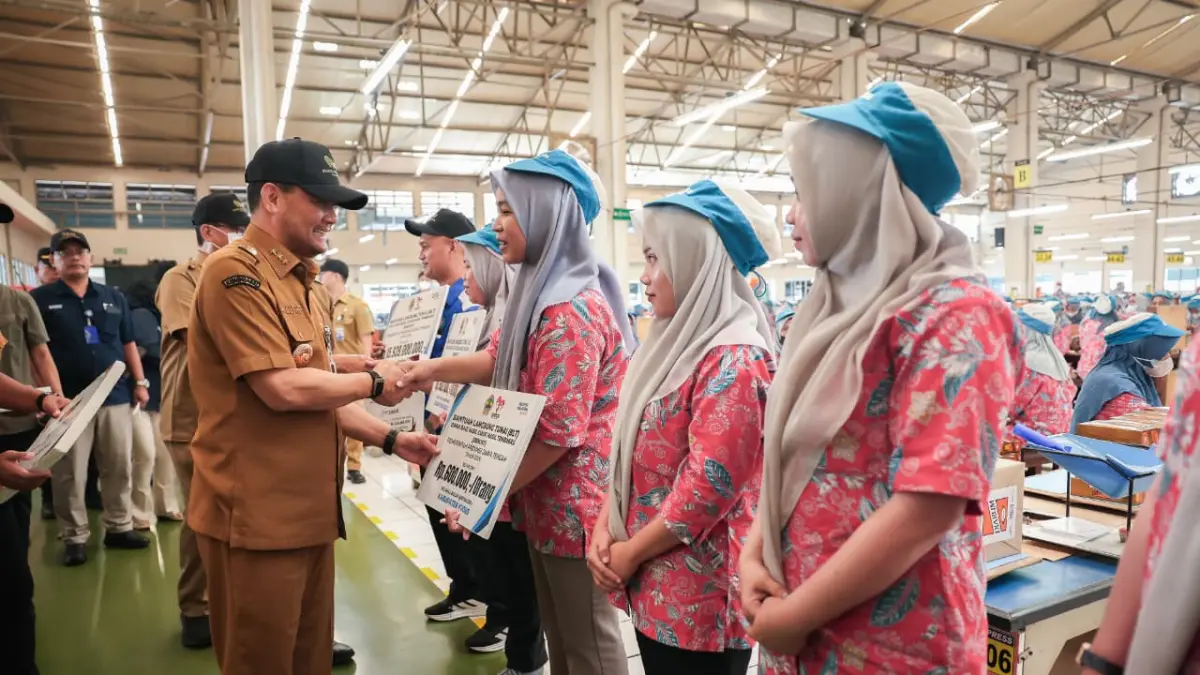 Gubernur Jateng Ahmad Luthfi bersama Bupati Kudus Sam