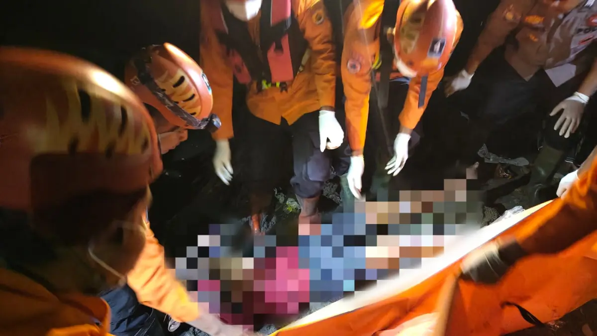Seorang pria berinisial B (32), warga Desa Candisari, Kecamatan Purwodadi, Grobogan, ditemukan tewas saat mencari ikan dengan alat setrum di di Desa Getasrejo, Kecamatan Grobogan, Minggu (5/7/2026) malam. (POLRES GROBOGAN)