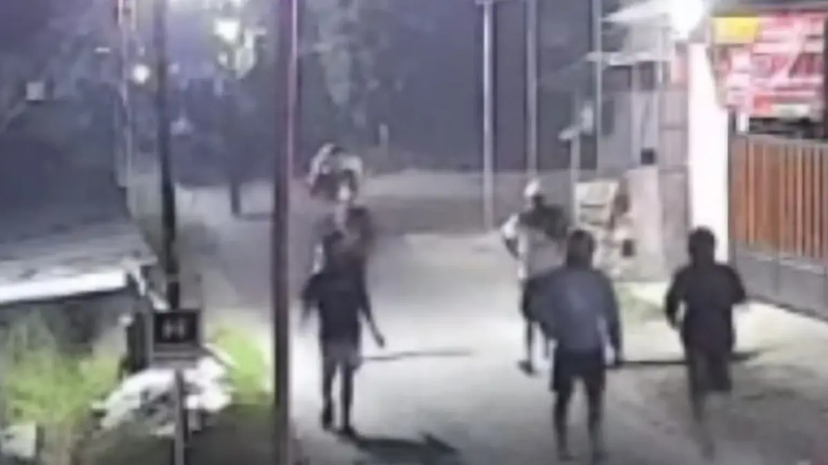 Tampak pelaku penyerangan di Desa Ketitangwetan yang terekam kamera CCTV. (DOK WARGA)