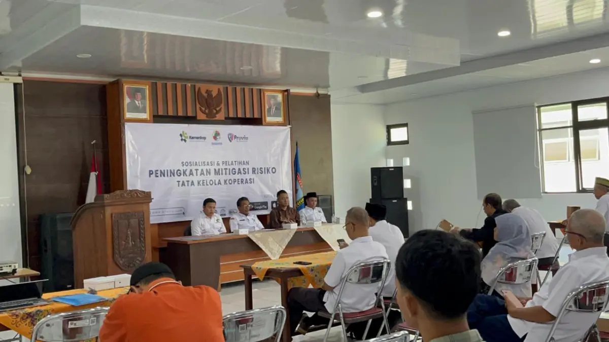 
PAPARAN: Kepala Bidang Koperasi dan UKM Disnakerperinkop dan UKM Kudus, M. Faiz Anwari memaparkan materi terkait koperasi di Kudus, Rabu (8/7).  (ANDIKA TRISNA SAPUTRA/RADAR PATI)