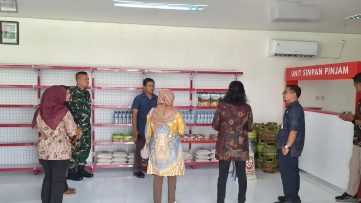 OPERASIONAL: Salah satu Koperasi Desa/Kelurahan Merah Putih (KDMP) di Kabupaten Grobogan yang telah mulai menjalankan aktivitas usaha. (INTAN MAYLANI SABRINA/RADAR PATI)