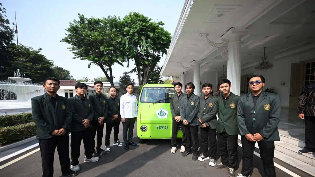 TEMUI WAPRES: Rombongan Tim Molisa mahasiswa Unissula Semarang diterima orang wapres RI Gibran Rakabuming Raka, Kamis (9/7).