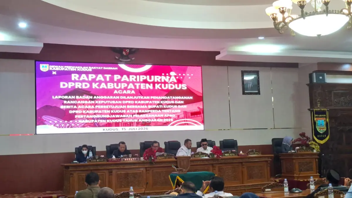 DPRD Kudus bersama Pemkab Kudus melaksanakan rapat paripurna, Rabu (15/7). (ANDIKA T/RADAR PATI)