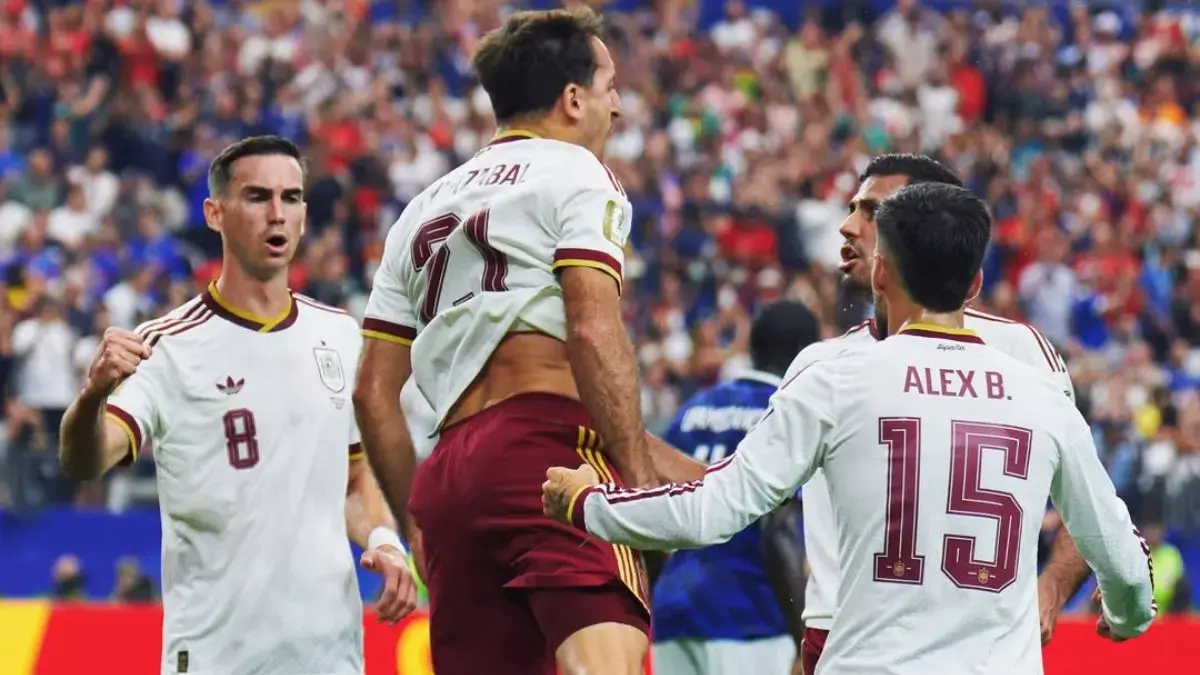 Mikel Oyarzabal dan Pedro Porro menjadi pahlawan kemenangan Spanyol setelah mencetak gol ke gawang Prancis pada semifinal Piala Dunia 2026 di Dallas Stadium. (Instagram @sefutbol)