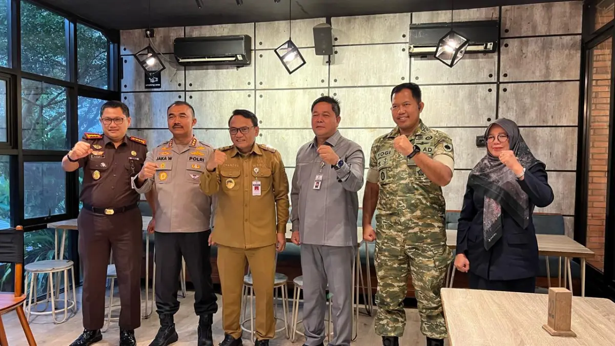 Plt Bupati Pati bersama jajaran Forkopimda Pati dalam kegiatan ngopi bareng di Brotherhood. (HUMAS PATI)