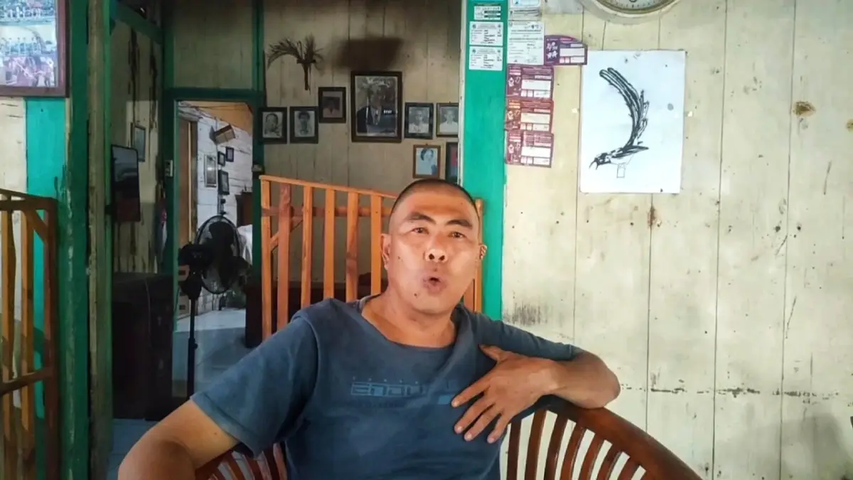 BERBUDAYA: Toni Haryanto, pegiat budaya barongsai. (WISNU AJI/RADAR PATI)

