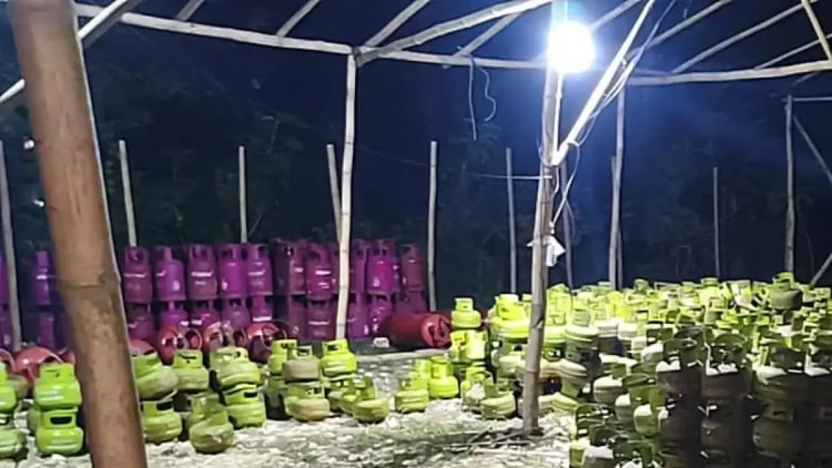 PENGOPLOSAN LPG: Gudang pengoplosan LPG di Desa Botoreco yang dilakukan penggerebekan pihak Polres Blora. (POLRES BLORA UNTUK RADAR PATI)