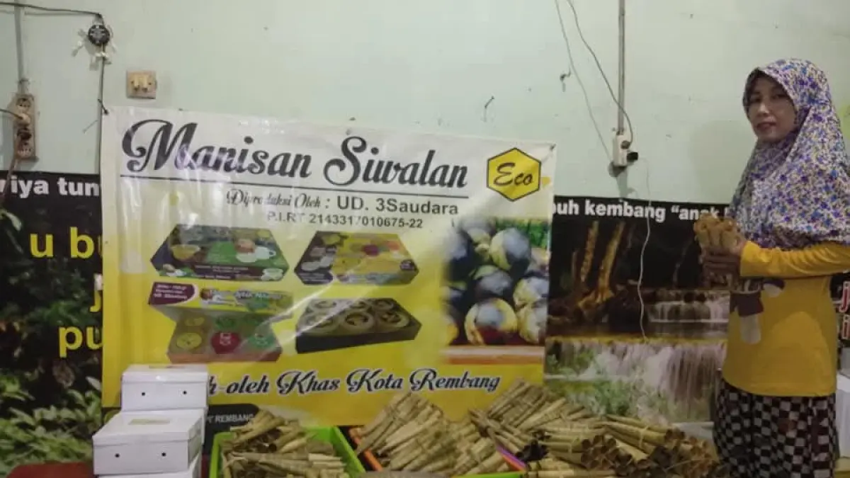 
BERAGAM: Dumbeg aneka rasa khas Kabupaten Rembang kini menjadi favorit digunakan oleh-oleh dan acara kebudayaan. (WISNU AJI/RADAR PATI)
