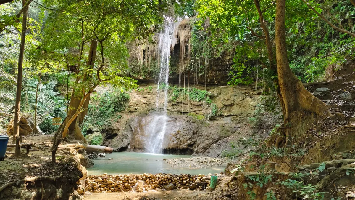 DESTINASI: Air Terjun Widuri di Desa Kemadohbatu, Kecamatan Tawangharjo, Grobogan.