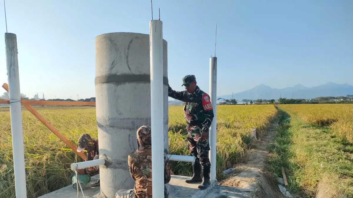 Kodim Kudus membangun sumur untuk menangani kekeringan di sejumlah di Kabupaten Kudus. (GALIH ERL/RADAR PATI)
