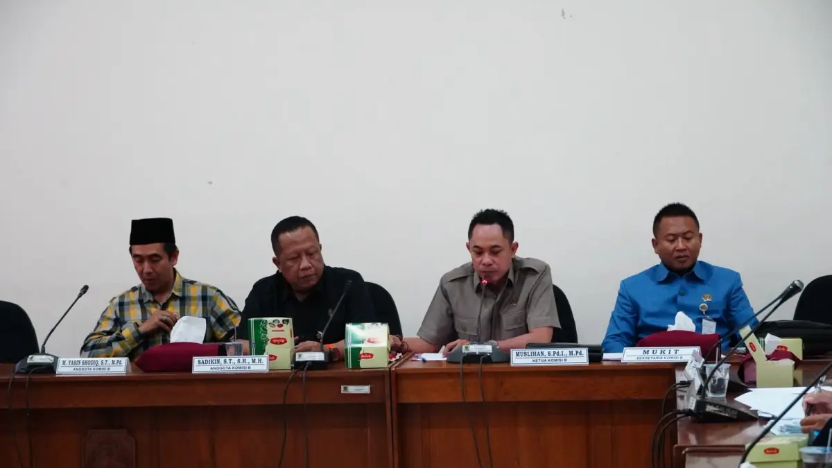 
Komisi B DPRD Pati menerima audiensi dari nelayan tradisional terkait bantuan sembako. (HUMAS DPRD PATI )