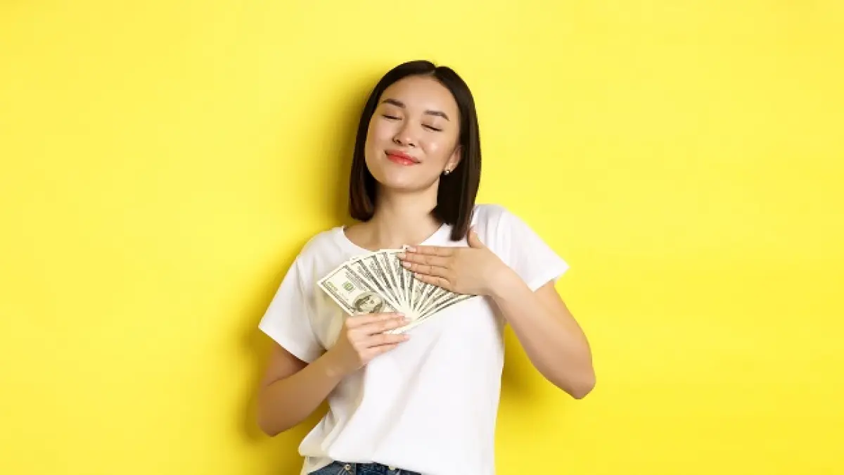 Bahagia mendapat banyak rezeki. (Magnific)