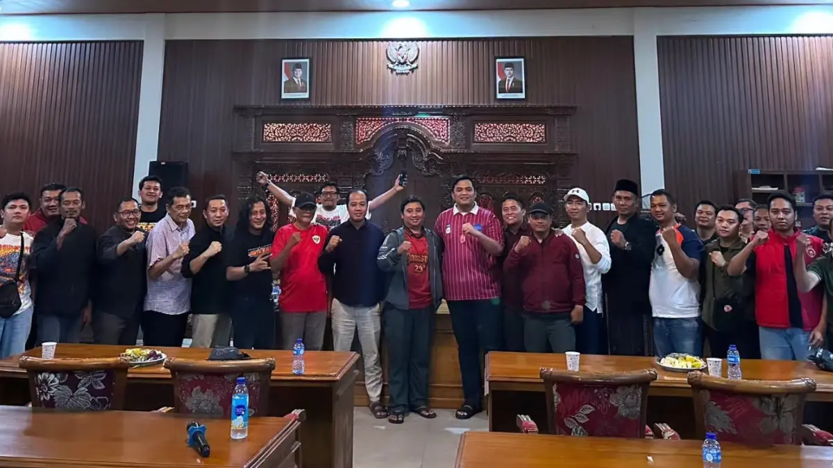 Perwakilan suporter saat bertemu dengan Wakil Bupati Jepara Ibnu Hajar, semula muncul isu Persijap Jepara akan dibawa keluar Jepara oleh investor baru. (DOK IBNU HAJAR)