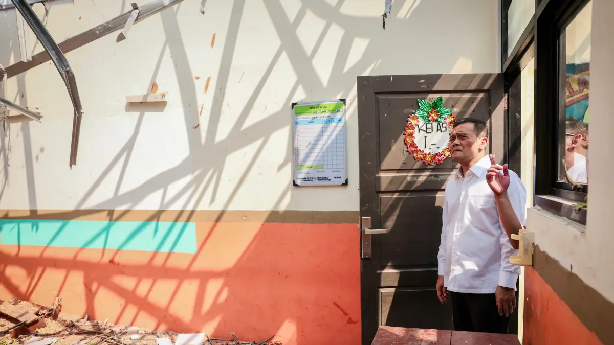 Gubernur Jateng Ahmad Luthfi mengecek SD Negeri Tanggirejo di Grobogan, (29/7).