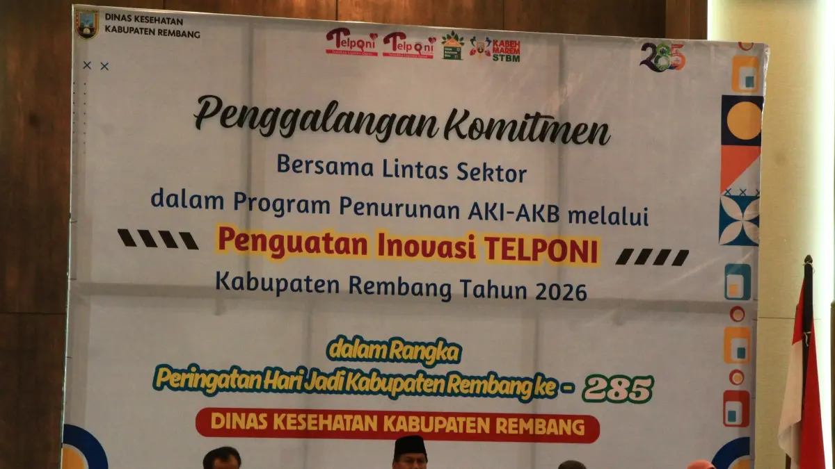 
SINERGI: Bupati Rembang, Harno didampingi Ketua TP PKK, Musringah Harno, Asisten II dan III serta Kepala Dinkes saat memberi arahan penggalakan bersama lintas sektor penguatan inovasi Telponi. (WISNU AJI/RADAR PATI)