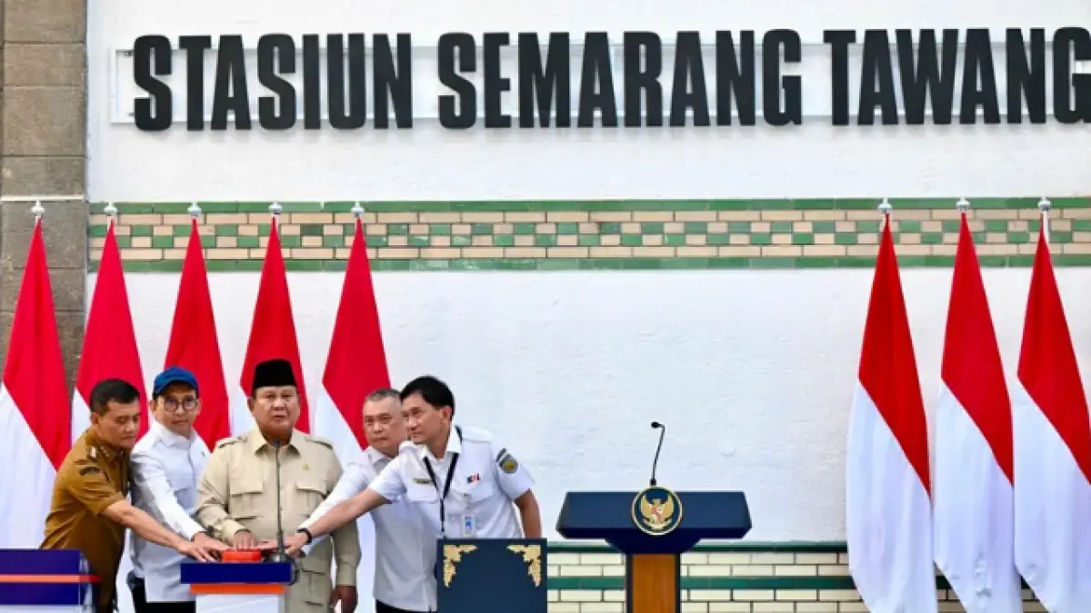 Presiden Prabowo melakukan revitalisasi Stasiun Tawang Semarang kemarin. 