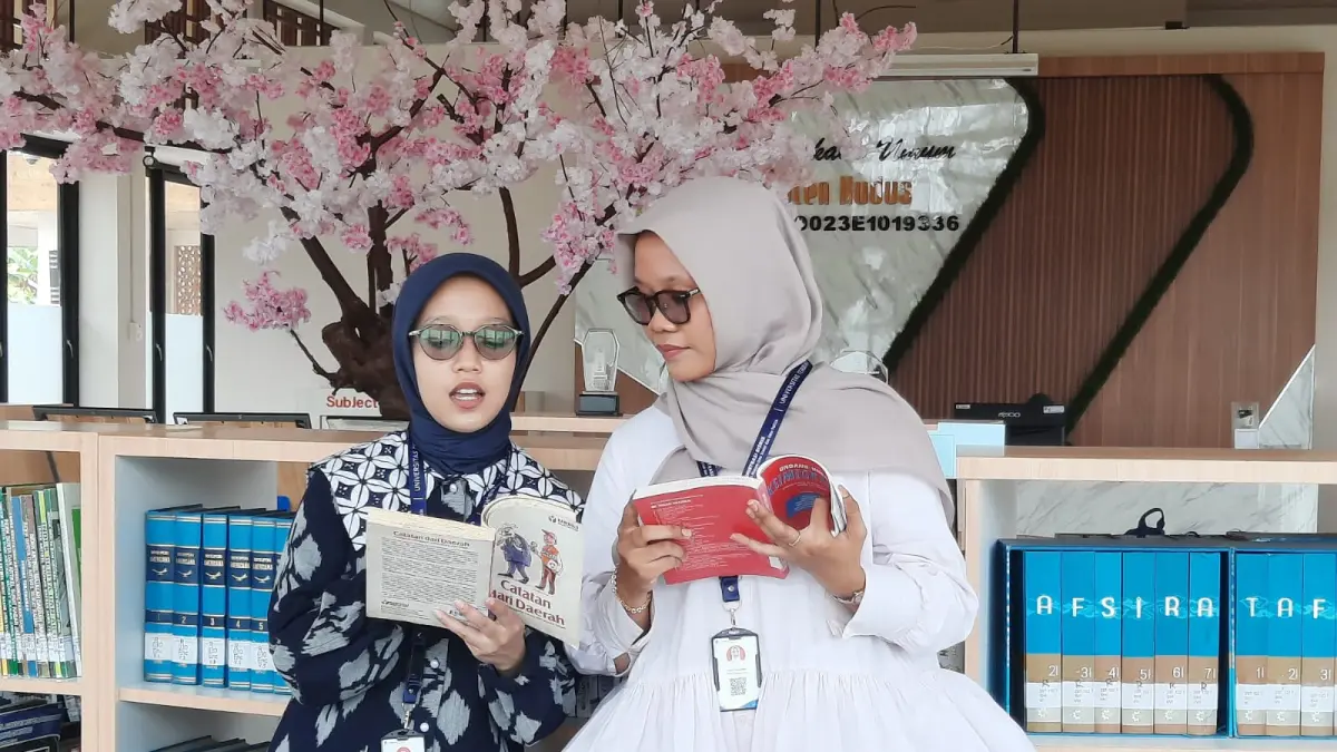
ASYIK BACA: Pengunjung nyaman saat membaca buku di Gedung Perpusda Kudus yang baru. (INDAH SUSANTI/RADAR PATI)