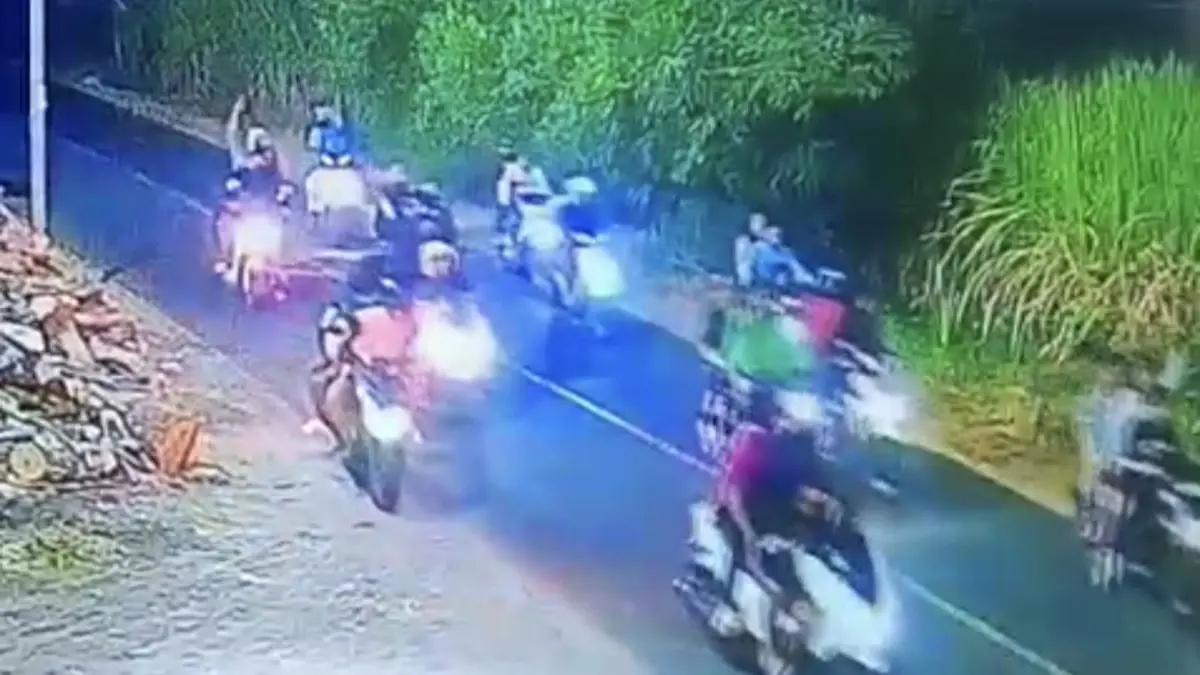 
DIAMANKAN: Polisi mengamankan barang bukti yang dibawa remaja konvoi diduga untuk tawuran. (POLRES KUDUS UNTUK RADAR PATI)