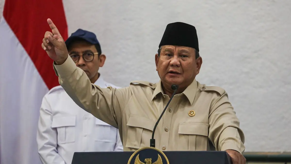 Presiden Prabowo Subianto (kanan) didampingi Menteri Kebudayaan Fadli Zon (kiri) menyampaikan pidato saat peresmian hasil program revitalisasi Cagar Budaya Nasional di Stasiun Semarang Tawang, Semarang, Jawa Tengah, Kamis (30/7/2026). Revitalisasi tersebut menjadi tahap awal rencana besar PT Kereta Api Indonesia (Persero) untuk mengembalikan bangunan Stasiun Semarang Tawang ke bentuk aslinya yang dirancang oleh arsitek Belanda Sloth-Blaauboer dan dibangun oleh Nederlandsch-Indische Spoorweg Maatschappij (NISM) pada 1911 sebelum diresmikan pada 1914.