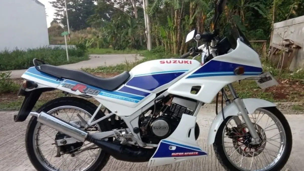 LEGEND: Suzuki RGR 150. (DOK. Ist)