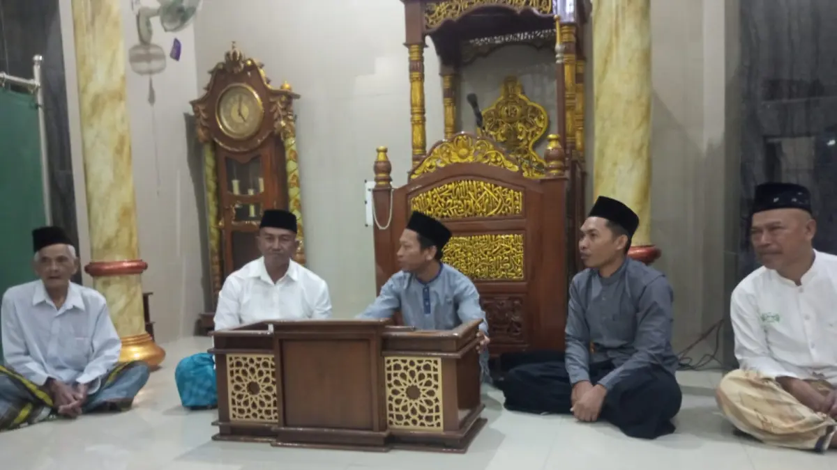 HUMASRESTA PATI UNTUK RADAR KUDUS




DUDUK: Kapolresta Pati Kombes Pol Sigit bersama masyarakat di Masjid Baiturrohman, Desa Gadingrejo, Kecamatan Juwana, Senin (10/8).