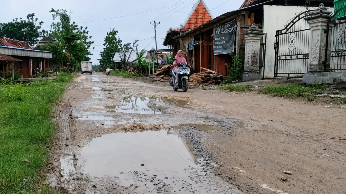 RUSAK PARAH: Kondisi ruas Dumpil-Kuwu yang akan dilakukan perbaikan dalam waktu dekat.