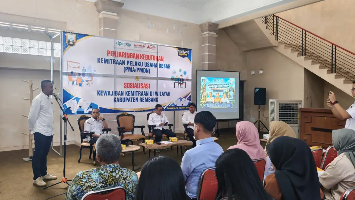 
BAHAS PELUANG: Ketua Kadin Rembang saat bahas peluang kemitraan usaha besar dan UMKM, (12/8). (PEMKAB RBG UNTUK RADAR PATI)