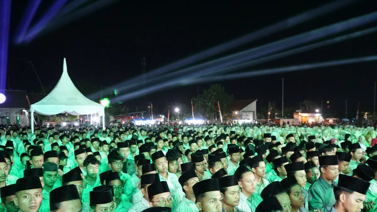 Ribuan orang mengikuti kegiatan YQBS 1 Pati bershalawat bersama Habib Ali Zainal Abidin dari Pekalongan.
