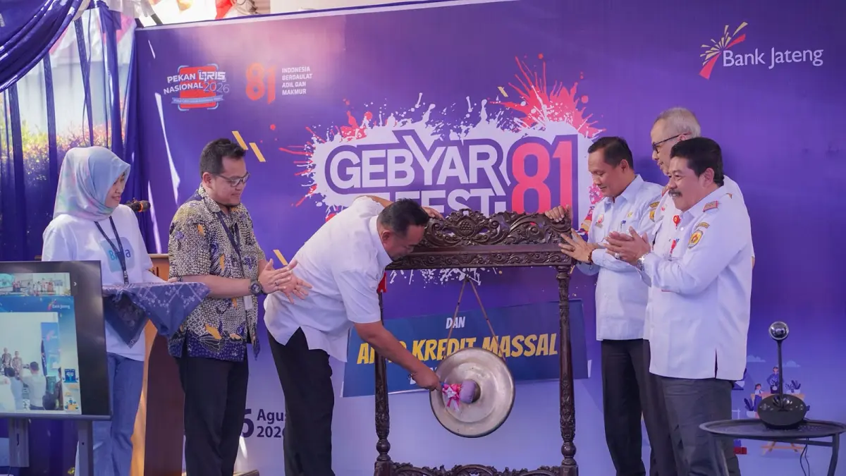 DIBUKA: Bupati Grobogan Setyo Hadi saat membuka Gebyar Fest 81 di Bank Jateng Cabang Purwodadi.
