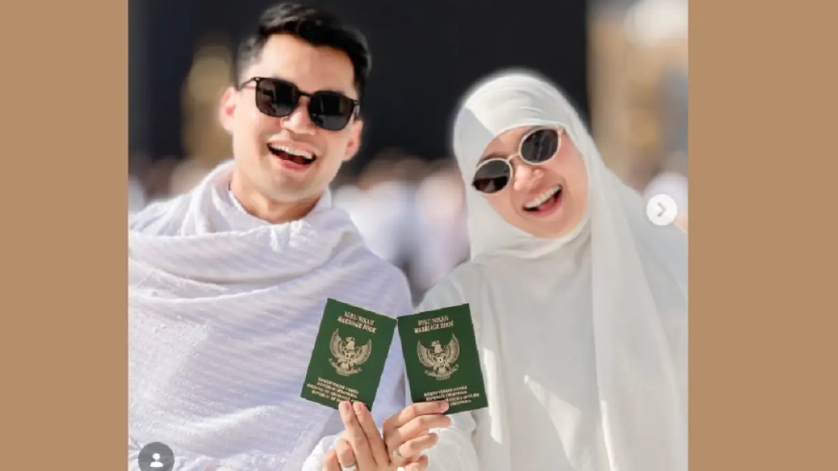 Leo Rolly Carnando dan Indah Cahya Sari Jamil menikah di Mekkah. (IG Leo Rolly)