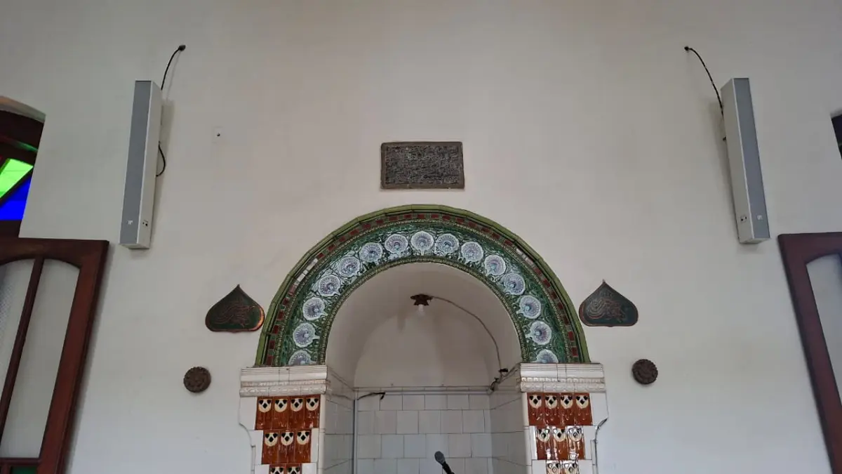 
JADI PENENTU: Prasasti di atas mihrab Masjid Al-Aqsha Menara Kudus yang menjadi kunci penentuan Hari Jadi Kudus. (ANDIKA TRISNA SAPUTRA/RADAR PATI)
