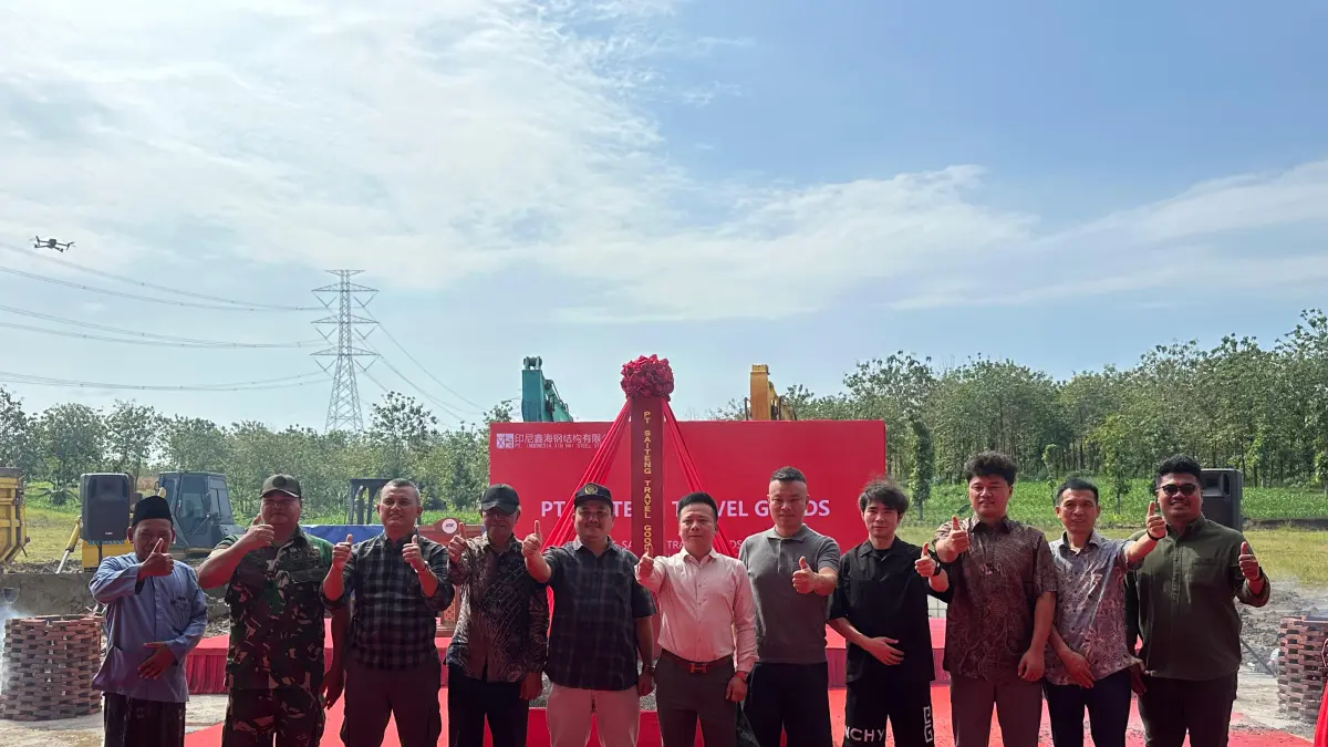 PELETAKAN BATU PERTAMA: PT Saiteng Travel Goods saaat melakukan groundbreaking di tahun ini.