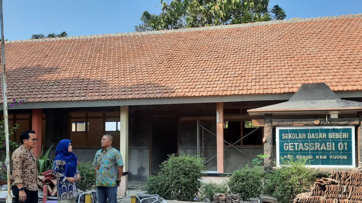 Revitalisasi SDN Getassrabi 01, Gebog, Kudus, (18/8). (INDAH S/RADARPATI)