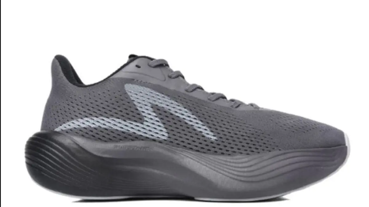 Sepatu Lari Specs