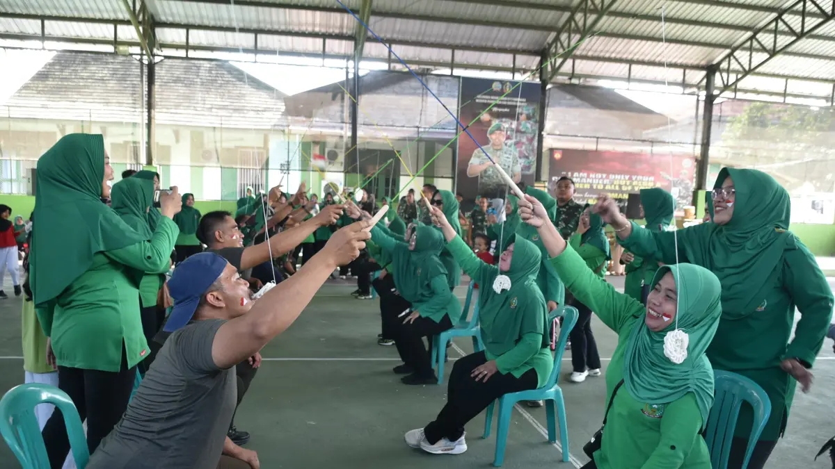 SERU: Anggota hingga Persit Kodim 0717/Grobogan adakan lomba HUT Kemerdekaan baru-baru ini.
