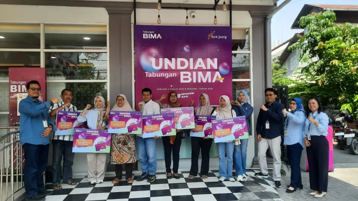 SELAMAT: Bank Jateng Cabang Purwodadi saat menyerahkan hadiah Undian Tabungan BIMA Periode I Tahun 2026.