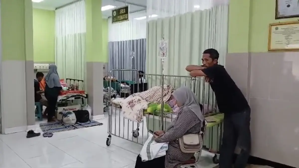 
DIRAWAT : Foto orang tua Achmad Rozi saat dirawat di RSUD Blora dan berada di ICU.&nbsp;(ARIF FAKHRIAN KHALIM/RADAR PATI)