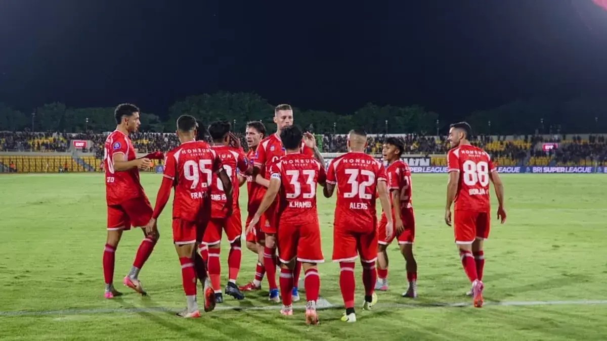 Para pemain Persijap usai berlatih dengan Persipura. (DOK. Ist)