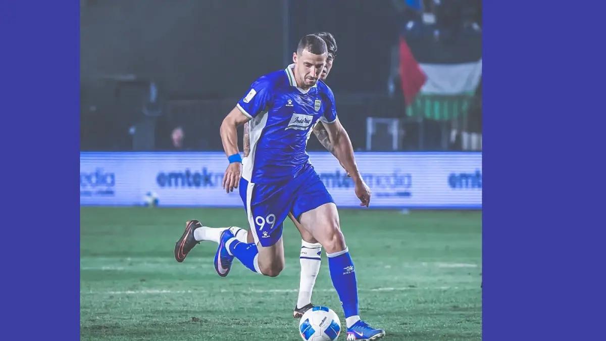 Striker anyar Persib Bandung Balsa Sekulic mencetak gol saat lawan PSM Makassar, Minggu (6/9)