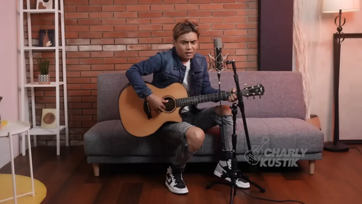 Penyanyi Charly Van Houten. (Charly Kustik)