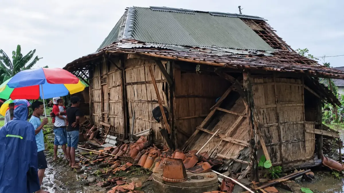 RUSAK: Kondisi rumah warga yang rusak akibat bencana.