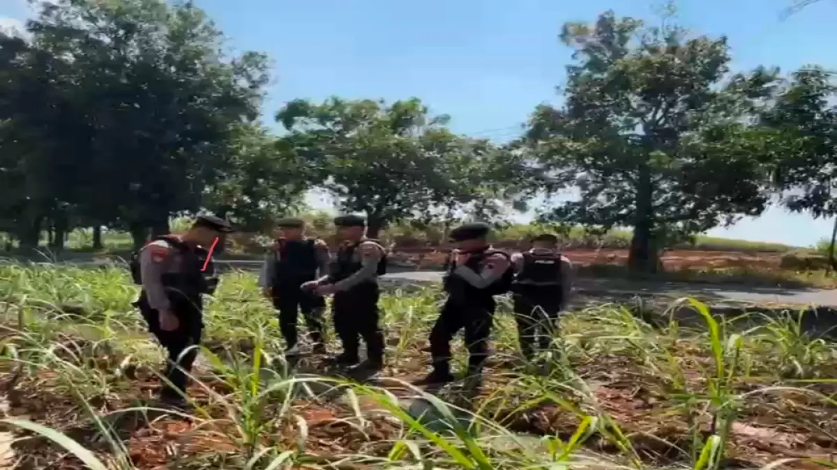 DICEK: Polisi Mulai patroli kebun di kawasan Desa Sukoharjo, Margorejo pada Selasa (8/9). (HUMASRESTA PATI)