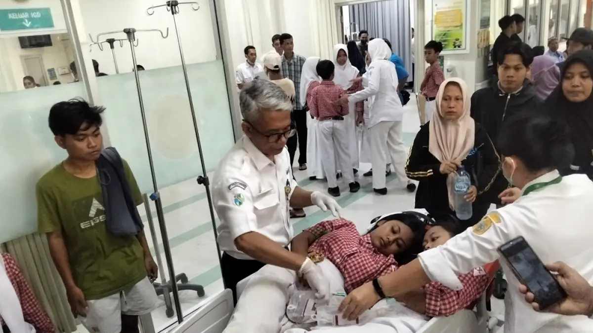 Siswa di Pati dirawat di rumah sakit usai diare dan keracunan MBG. (ANDRE F/RADAR PATI