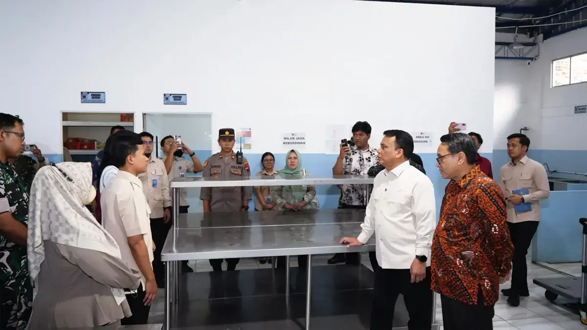 Wakil Kepala BGN, Trenggono saat mengunjungi salah satu SPPG di Pati, Jawa Tengah, Kamis (10/9)/(Istimewa)